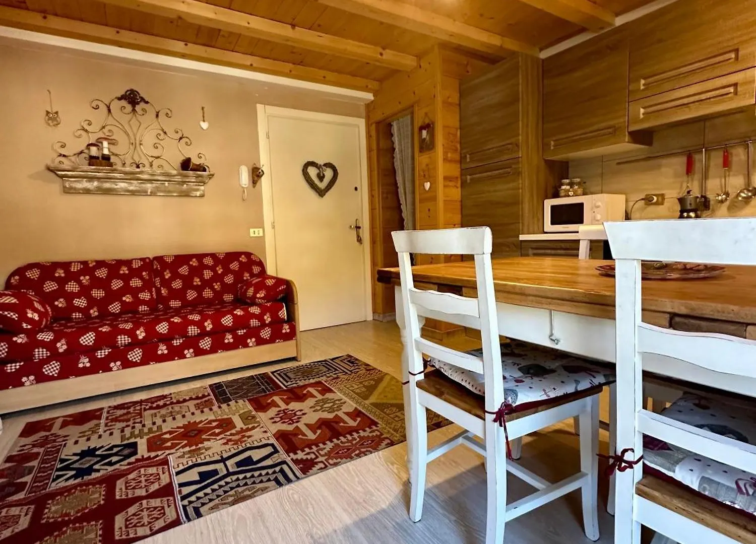 Appartamento In Centro A Ponte Di Legno 0*,